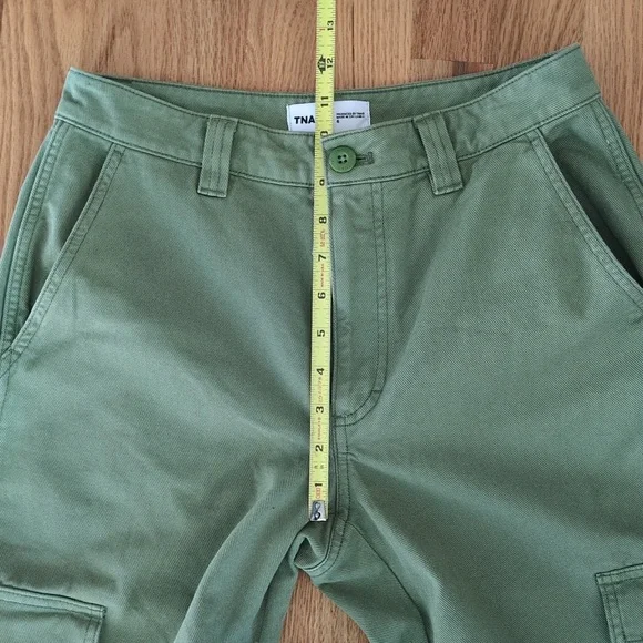 Aritzia TNA Green Women's Cargo Pants - Picture 8 of 10